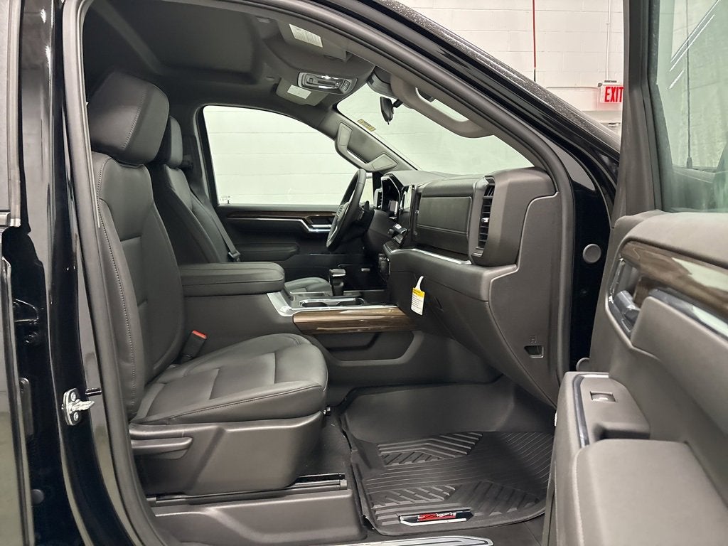 2026 Chevrolet Silverado 1500 LT Trail Boss Crew Cab Short Box 4WD