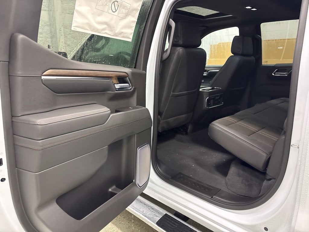 2026 Chevrolet Silverado 1500 High Country Crew Cab Short Box 4WD