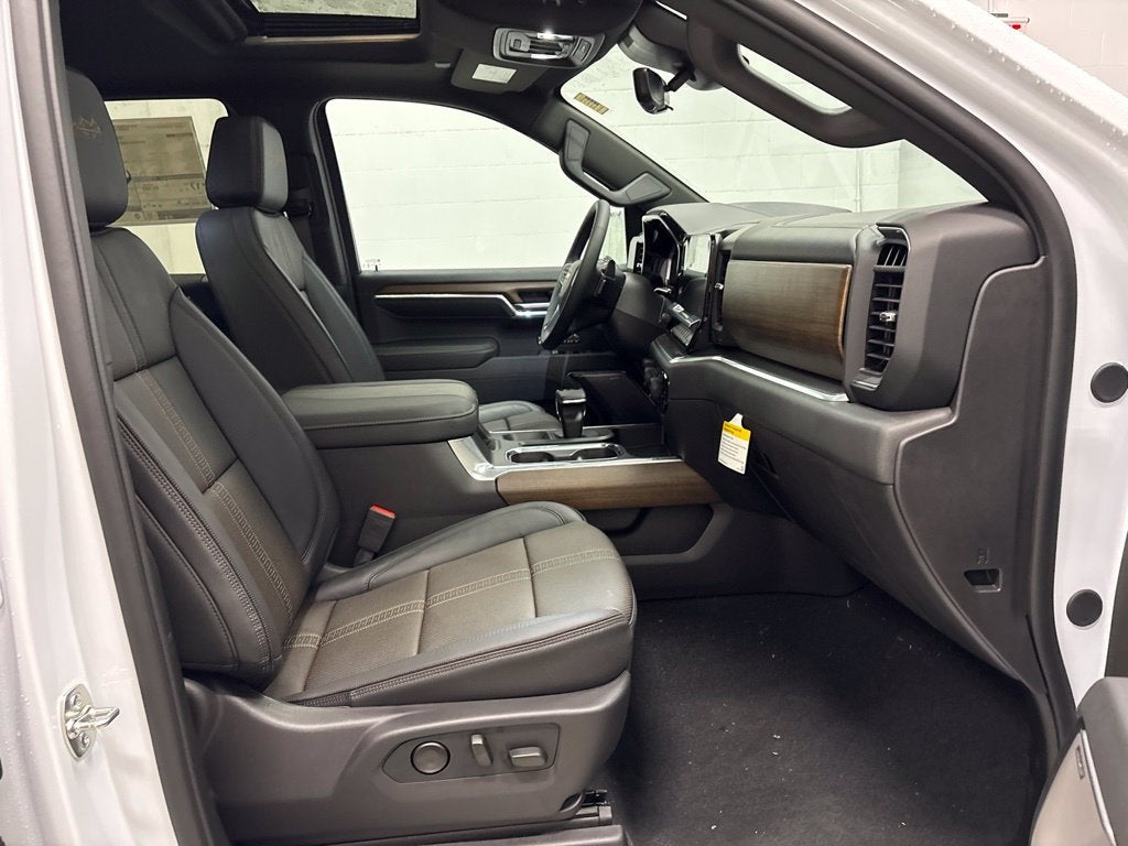 2026 Chevrolet Silverado 1500 High Country Crew Cab Short Box 4WD