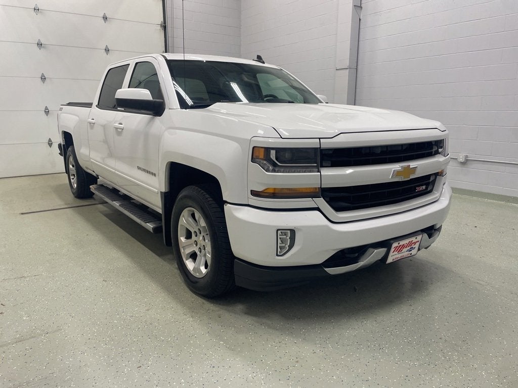 Used 2017 Chevrolet Silverado 1500 LT with VIN 3GCUKREC5HG173023 for sale in Rogers, Minnesota