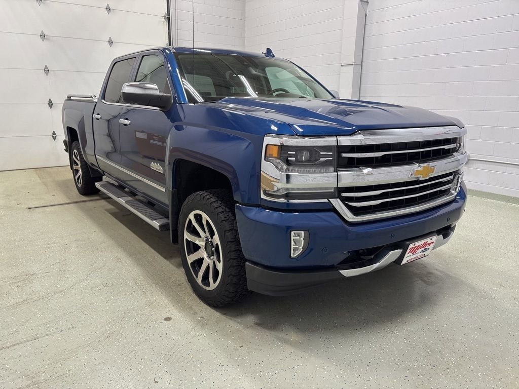 Used 2018 Chevrolet Silverado 1500 High Country with VIN 3GCUKTEJ4JG158420 for sale in Rogers, Minnesota