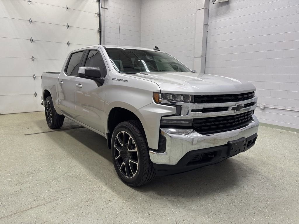 Used 2022 Chevrolet Silverado 1500 Limited LT with VIN 3GCUYDET9NG117647 for sale in Rogers, Minnesota