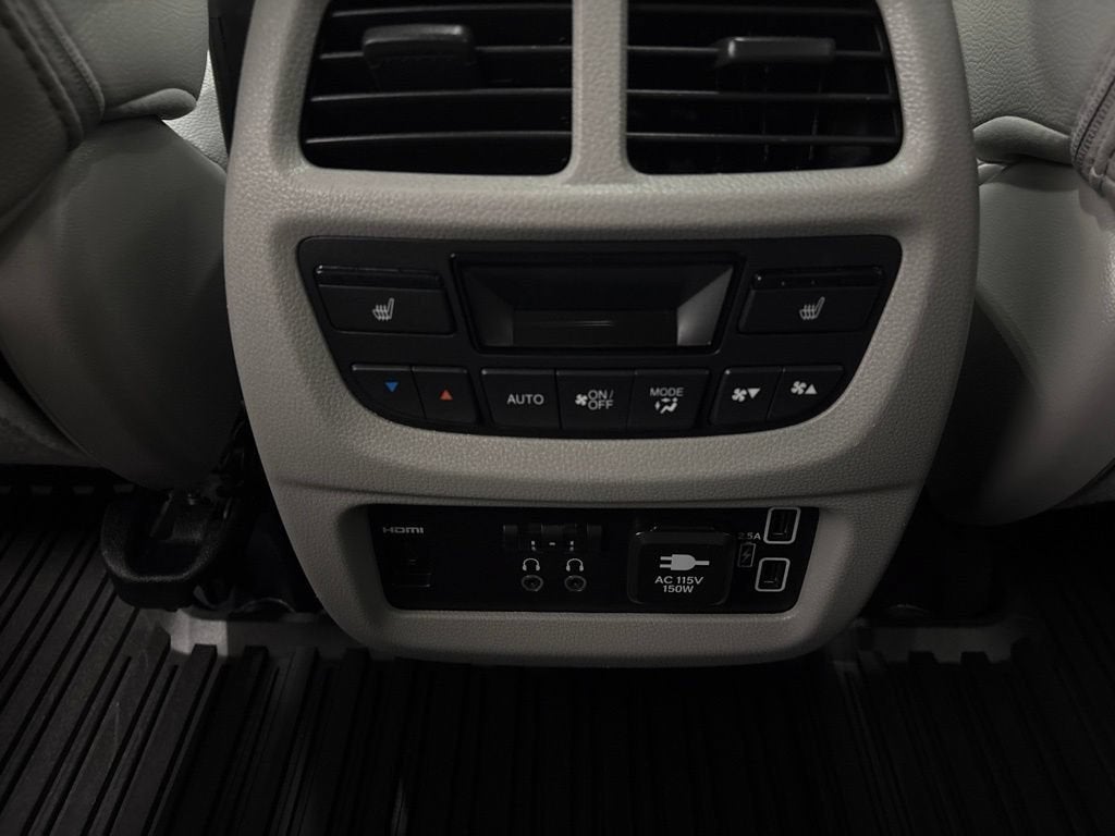 2022 Honda Pilot AWD Touring 8 Passenger