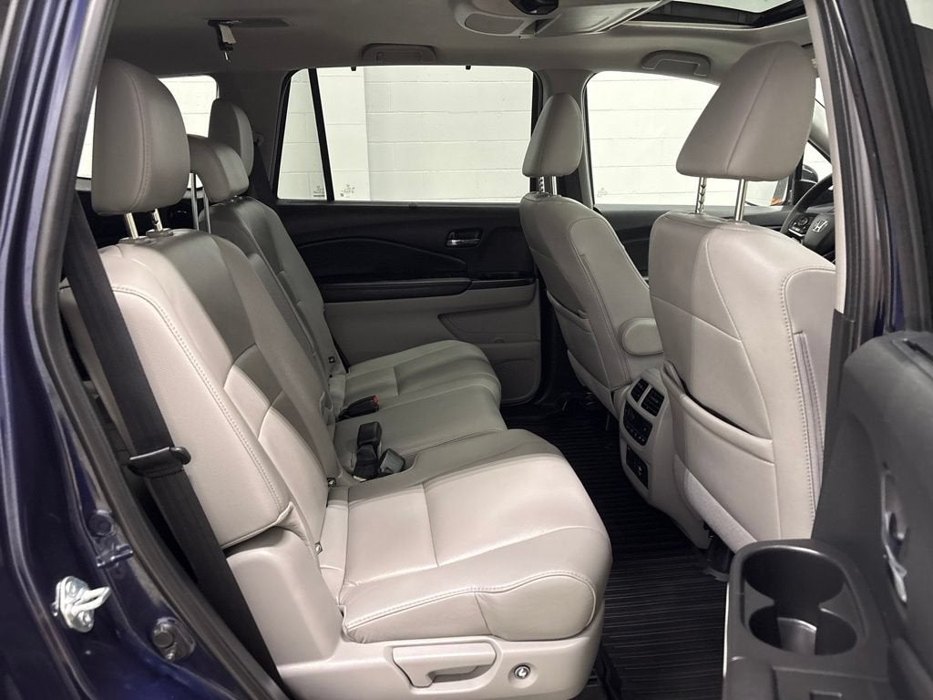 2022 Honda Pilot AWD Touring 8 Passenger
