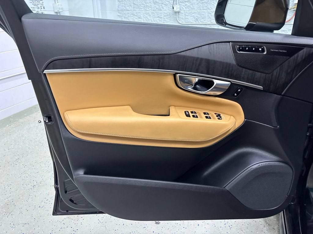 2024 Volvo XC90 B6 Ultimate Bright Theme 7-Seater