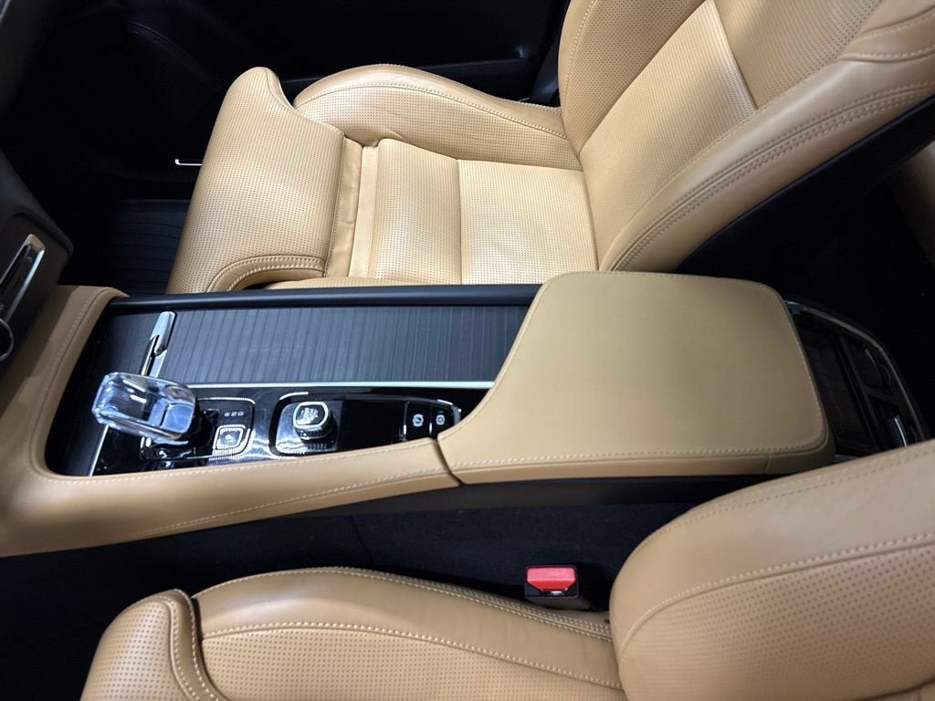 2024 Volvo XC90 B6 Ultimate Bright Theme 7-Seater