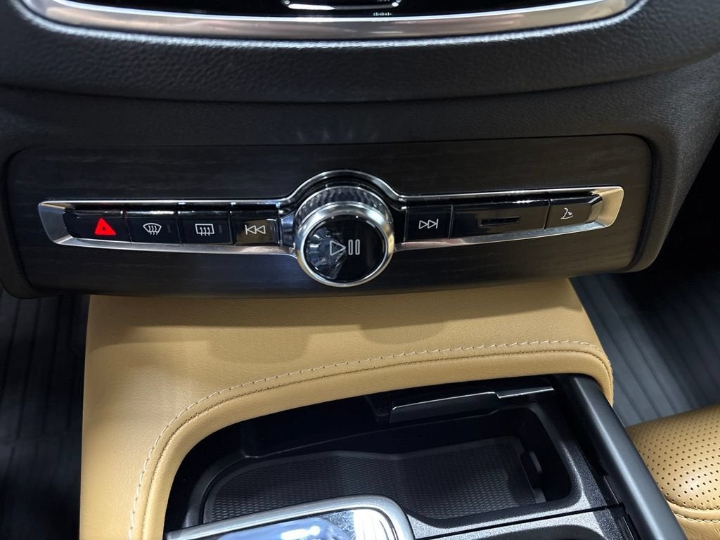 2024 Volvo XC90 B6 Ultimate Bright Theme 7-Seater