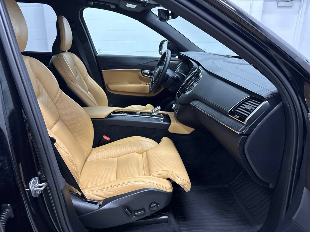 2024 Volvo XC90 B6 Ultimate Bright Theme 7-Seater