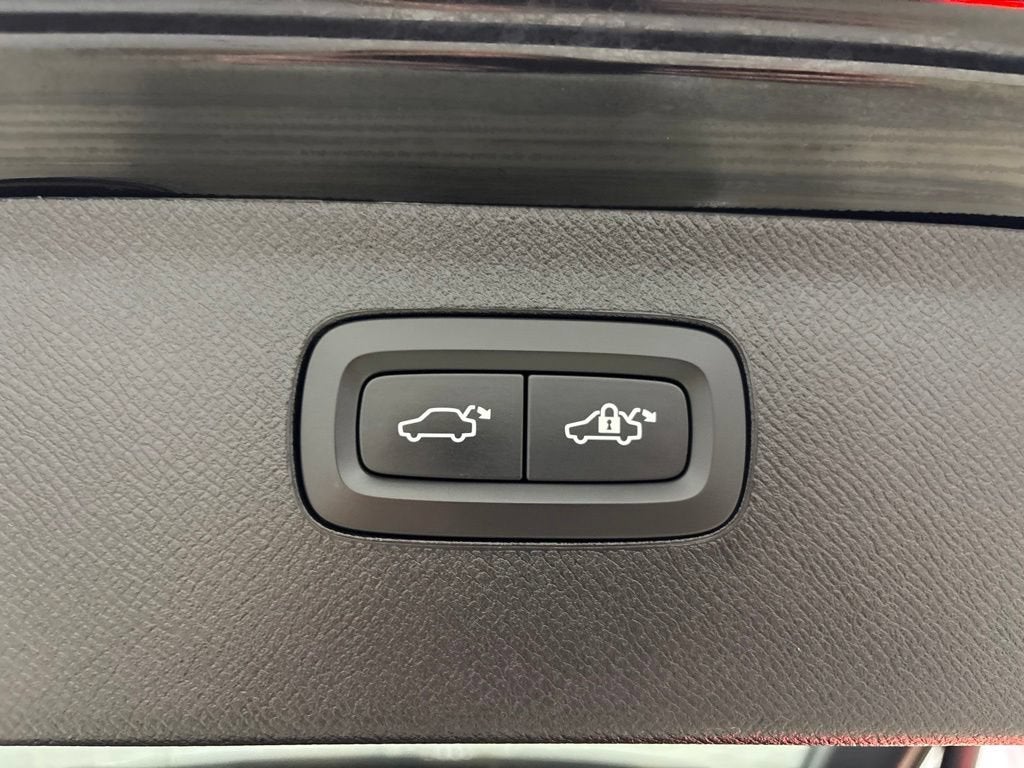 2024 Volvo XC90 B6 Ultimate Bright Theme 7-Seater